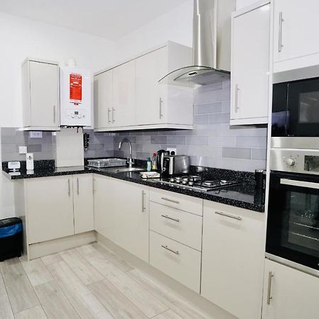 E2M Stays Lovely Apt Close To Ilford Station With Free Parking Экстерьер фото