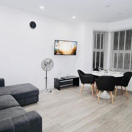 E2M Stays Lovely Apt Close To Ilford Station With Free Parking Экстерьер фото