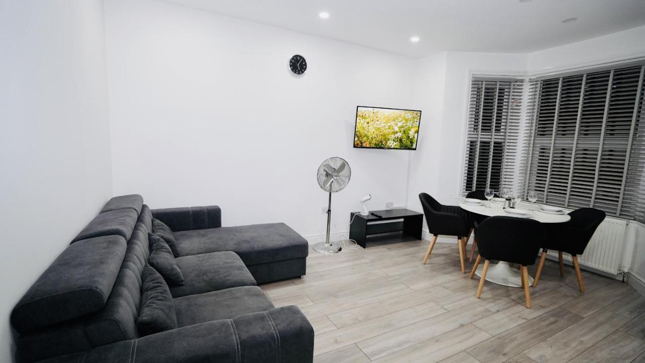 E2M Stays Lovely Apt Close To Ilford Station With Free Parking Экстерьер фото